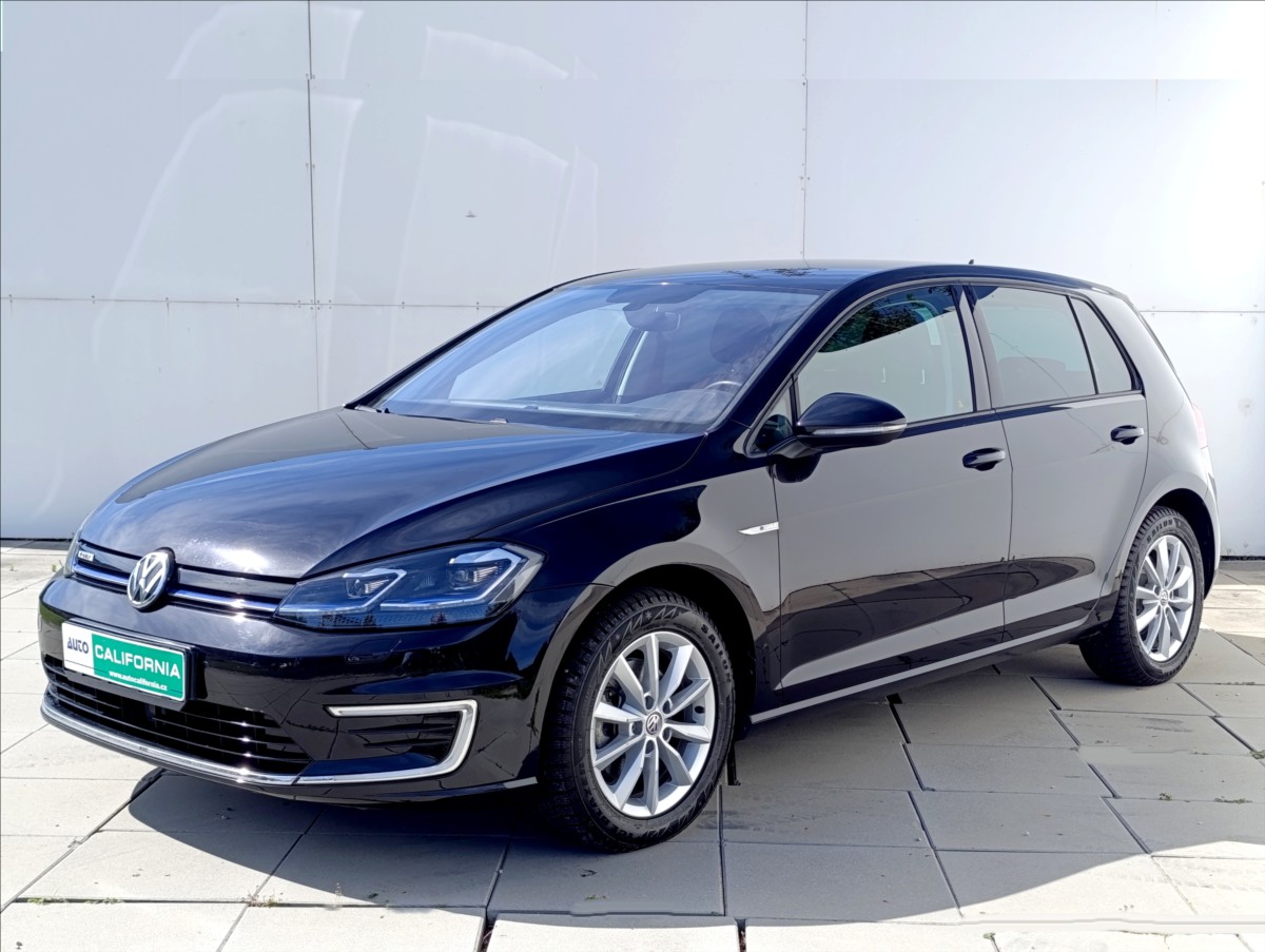 Volkswagen e-Golf 0,0 100kW,tep.čerpadlo,Navi,LED