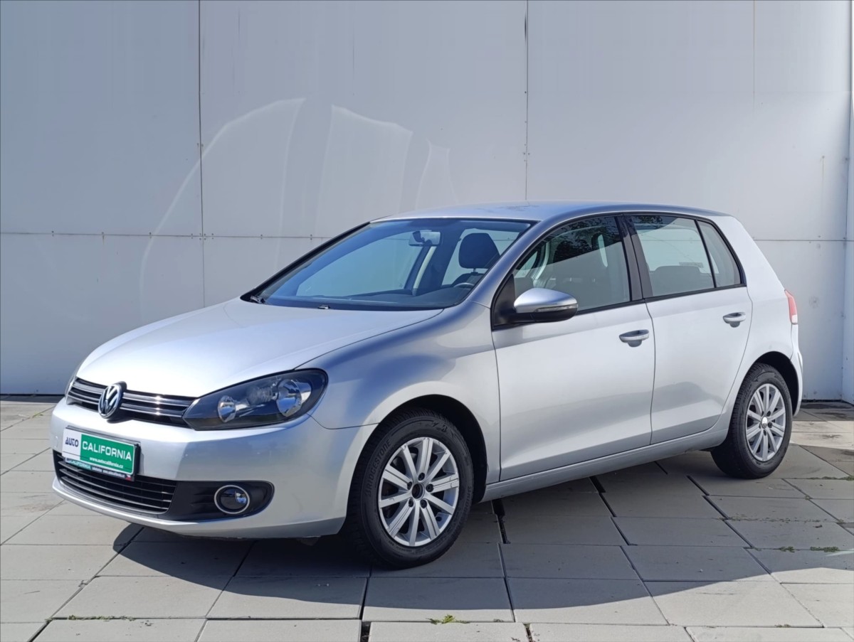 Volkswagen Golf 1,6 TDi Klimatizace Tempomat